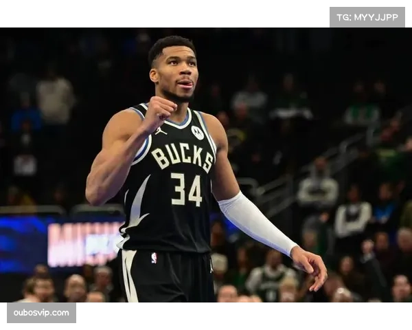 雄鹿后卫康诺顿三分命中率37.5%，空间属性为字母哥拉开突破通道